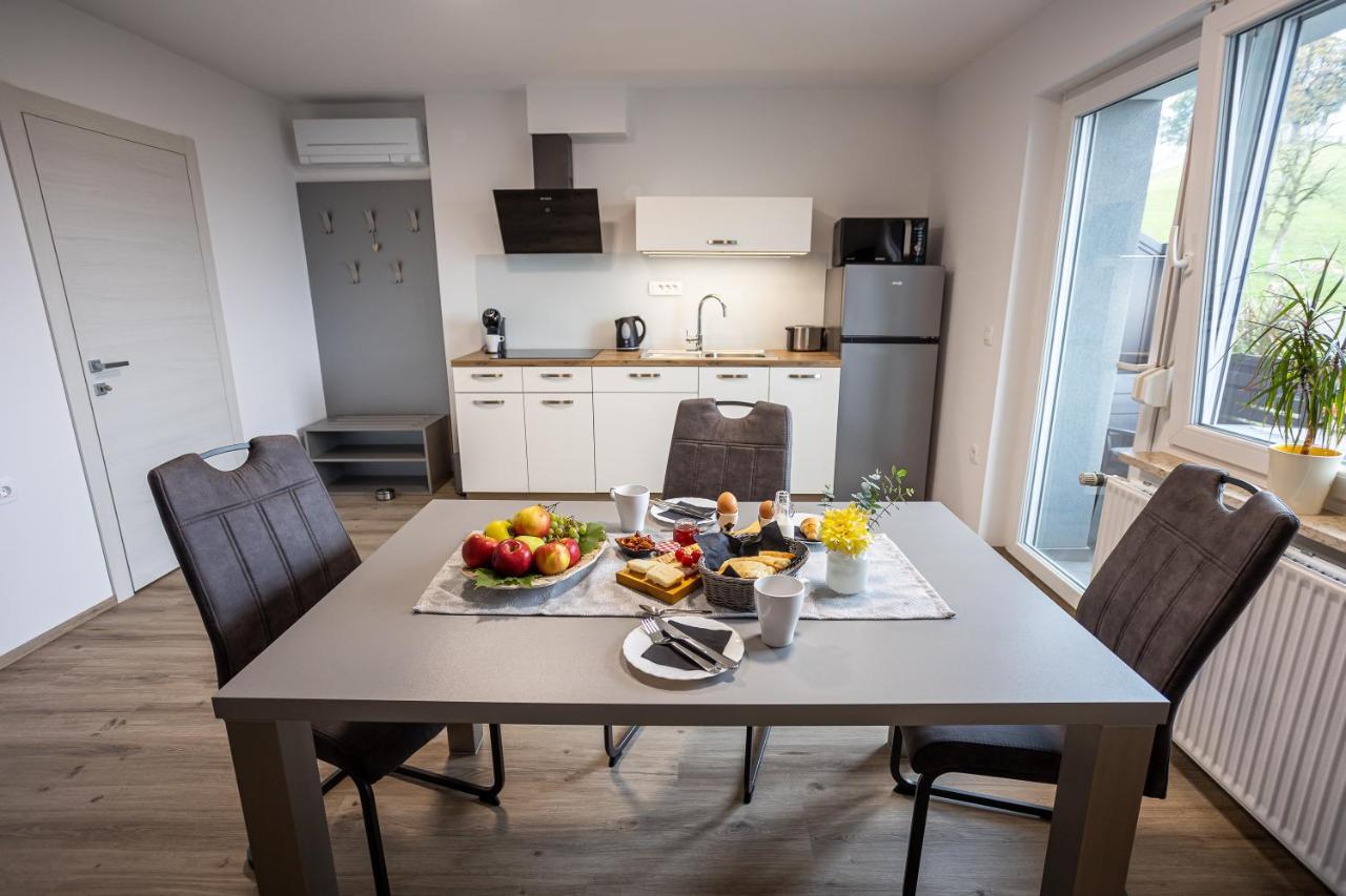 Apartmaji Pr Smolet Škofja Loka Exteriör bild